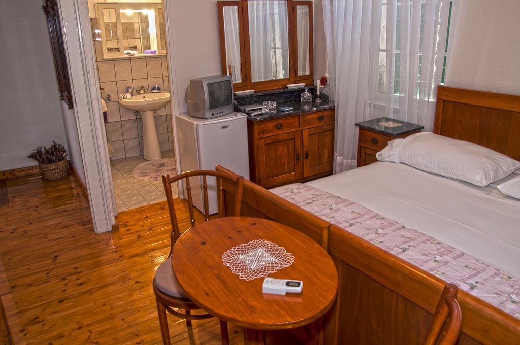 Marina Rooms Komiza Phòng bức ảnh