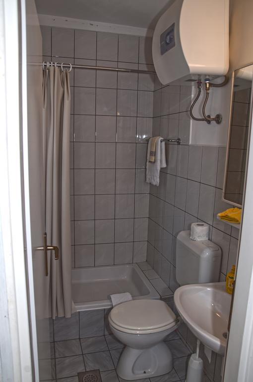 Marina Rooms Komiza Phòng bức ảnh
